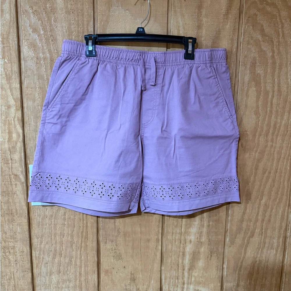 Old Navy Eyelet-Hem Twill Shorts (7 Inch Inseam)
